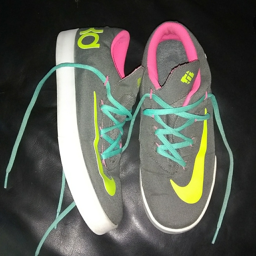 Nike KD's size 7y or 8.5w